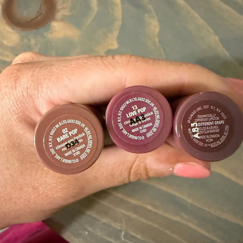 Clinique Lipstick and Makeup Set - Picture 2 of 2